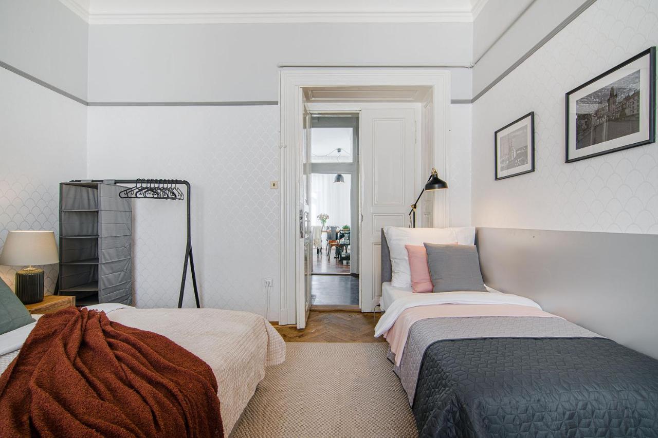 Modern And Huge Apts In Center By Michal&friends * Praag